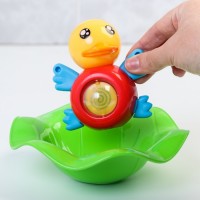 Игрушка для купания «Уточка», с крутящимся шариком