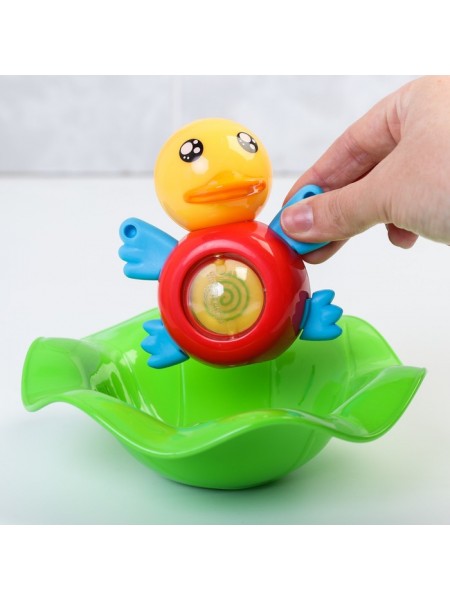 Игрушка для купания «Уточка», с крутящимся шариком