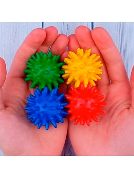 Набор из 4 маленьких игольчатых массажных шариков / массажные мячики ежики с шипами, d-4.5 см.