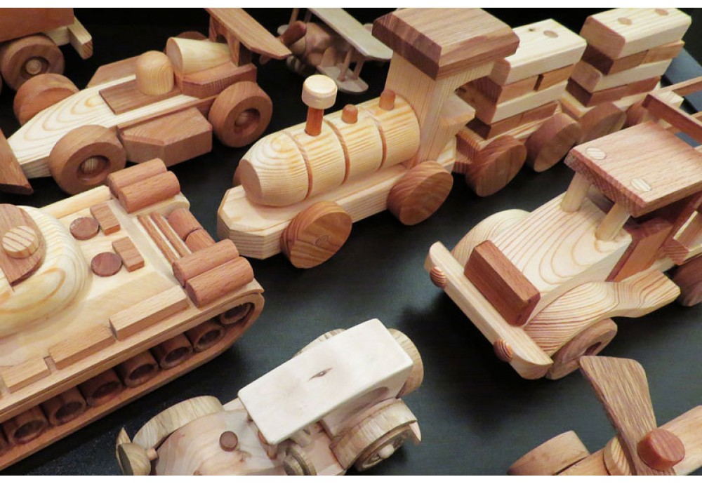 Деревянные игрушки сувениры- классическая красота и радость для всех