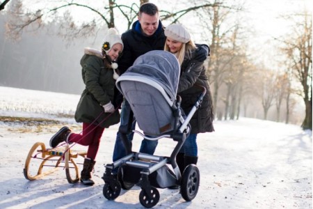 Как выбрать зимнюю коляску для новорождённого?